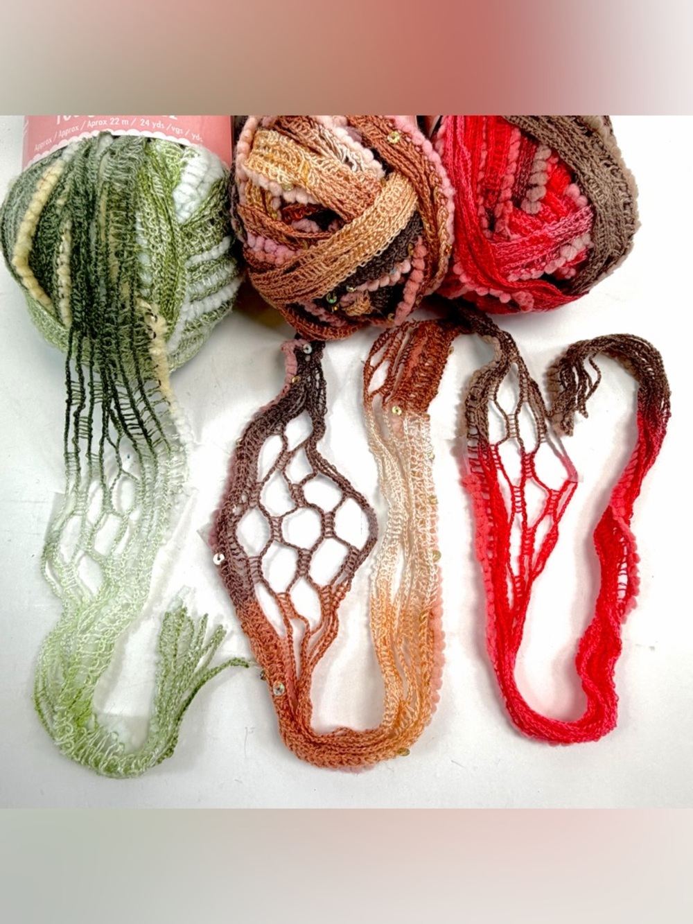 Patons Pirouette Yarn Lot 3 Ruffle Scarf Yarn Sequin Makes 3 Scarves - Picture 2 of 7